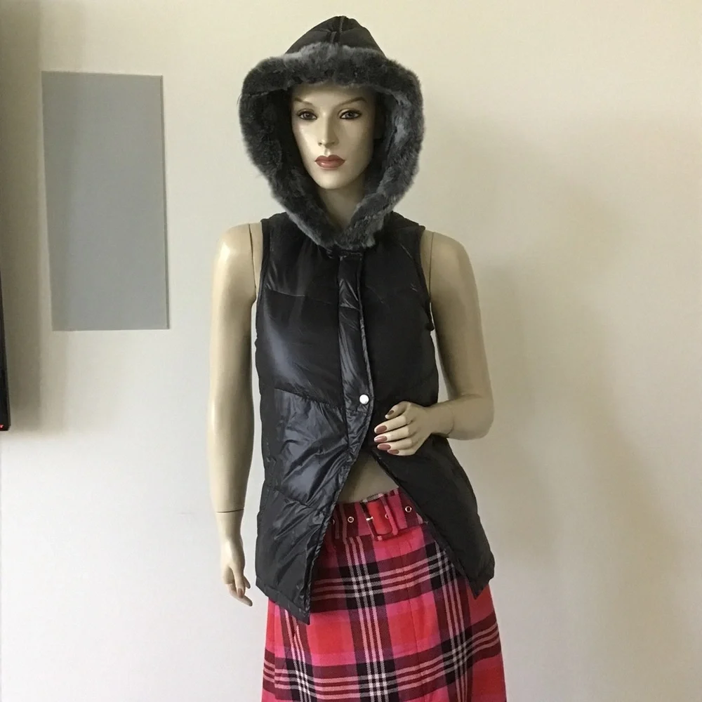 Elizabeth and James Black 100% Down Puffer Vest Removable Rabbit Fur Hood XS 0 2
